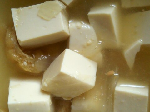 豆腐と玉ねぎと油揚げのみそ汁